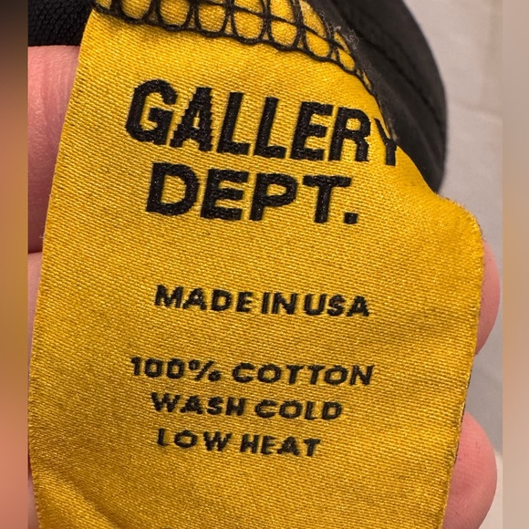 DEPT Black T-Shirt with Yellow Print
Vintage black oversized - Picture 3 of 4